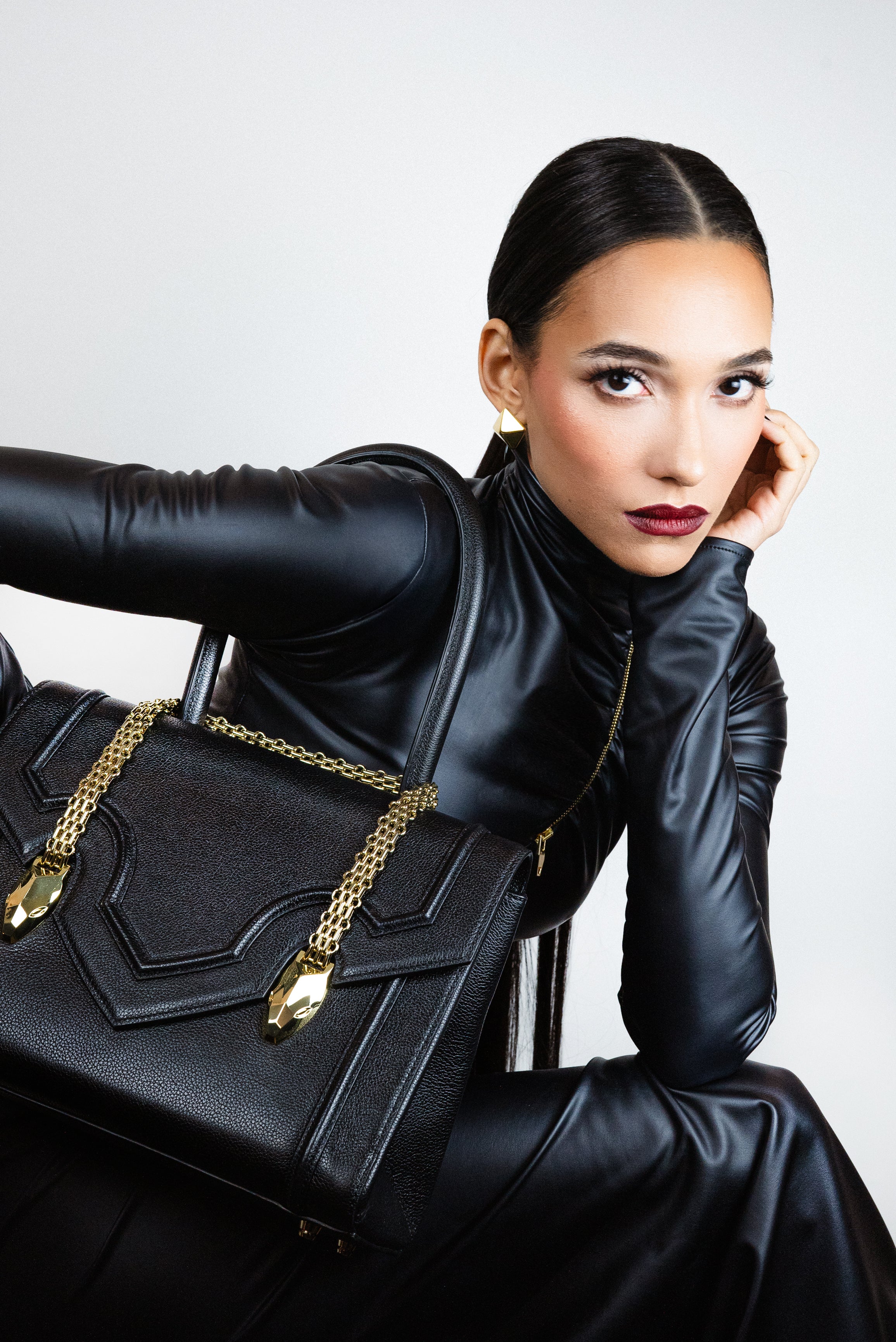 GOLD ICON SHOULDER BAG